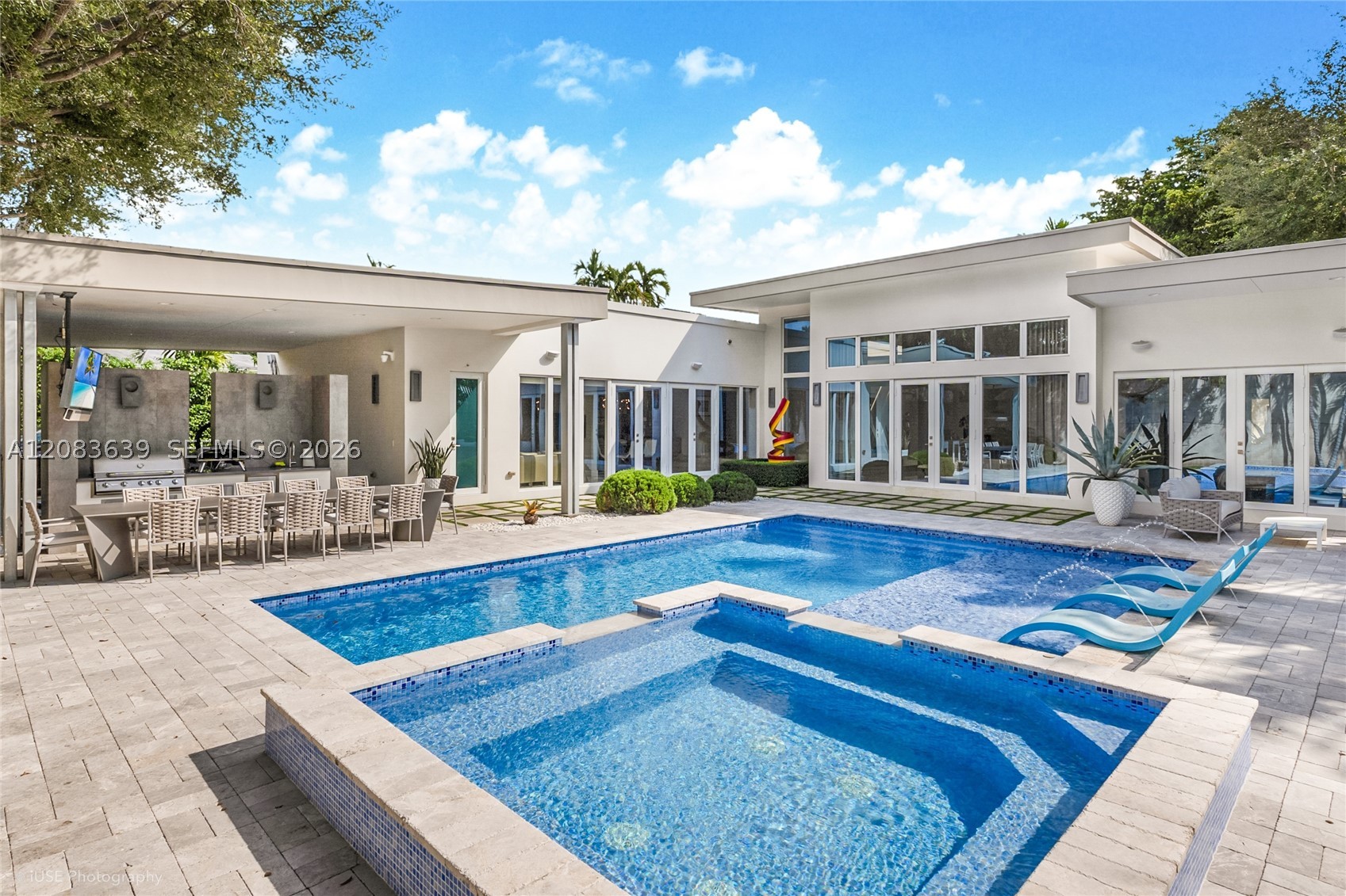 137 W Shore Dr W