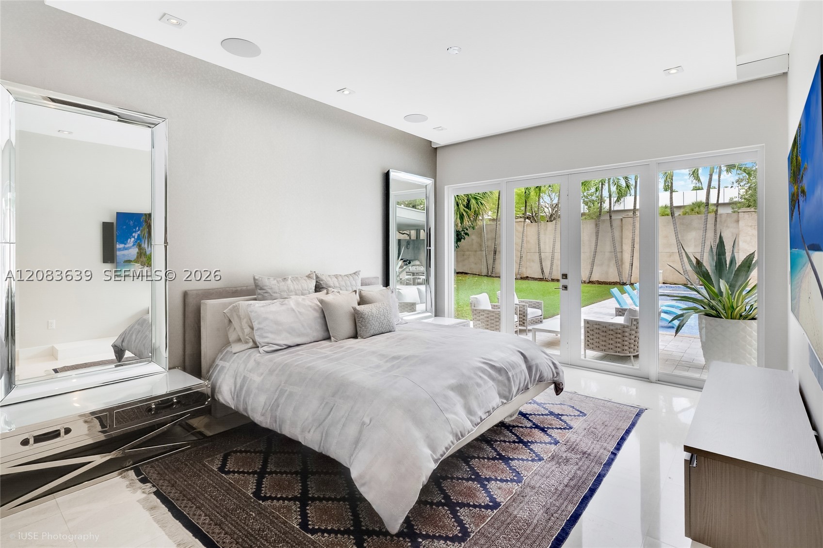 137 W Shore Dr Miami, FL 33133