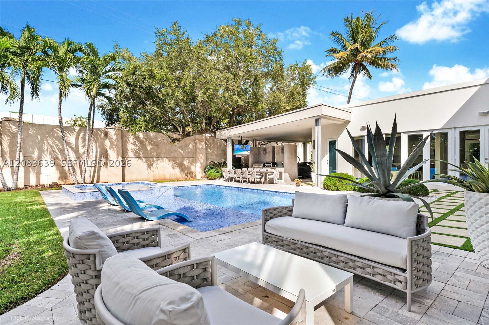 137 W Shore Dr Miami, FL 33133