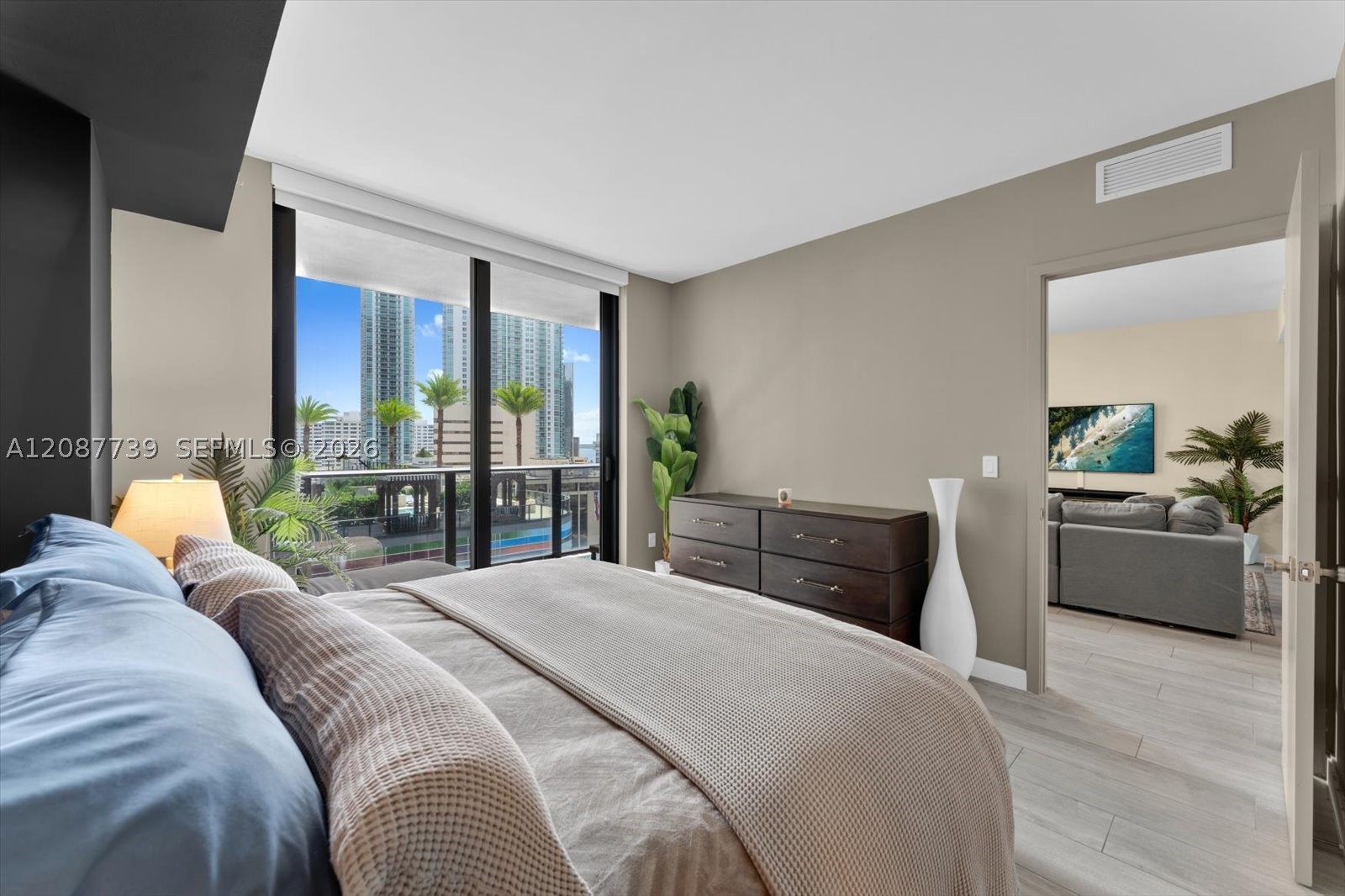 image Brickell Heights East21