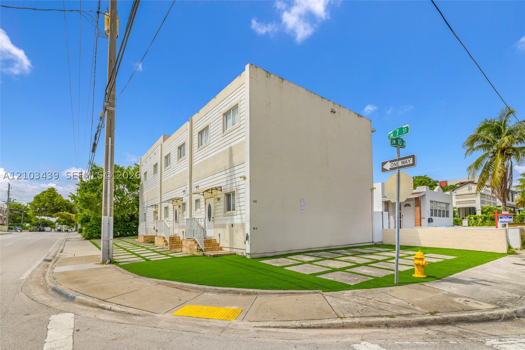 642 SW 10th Ave