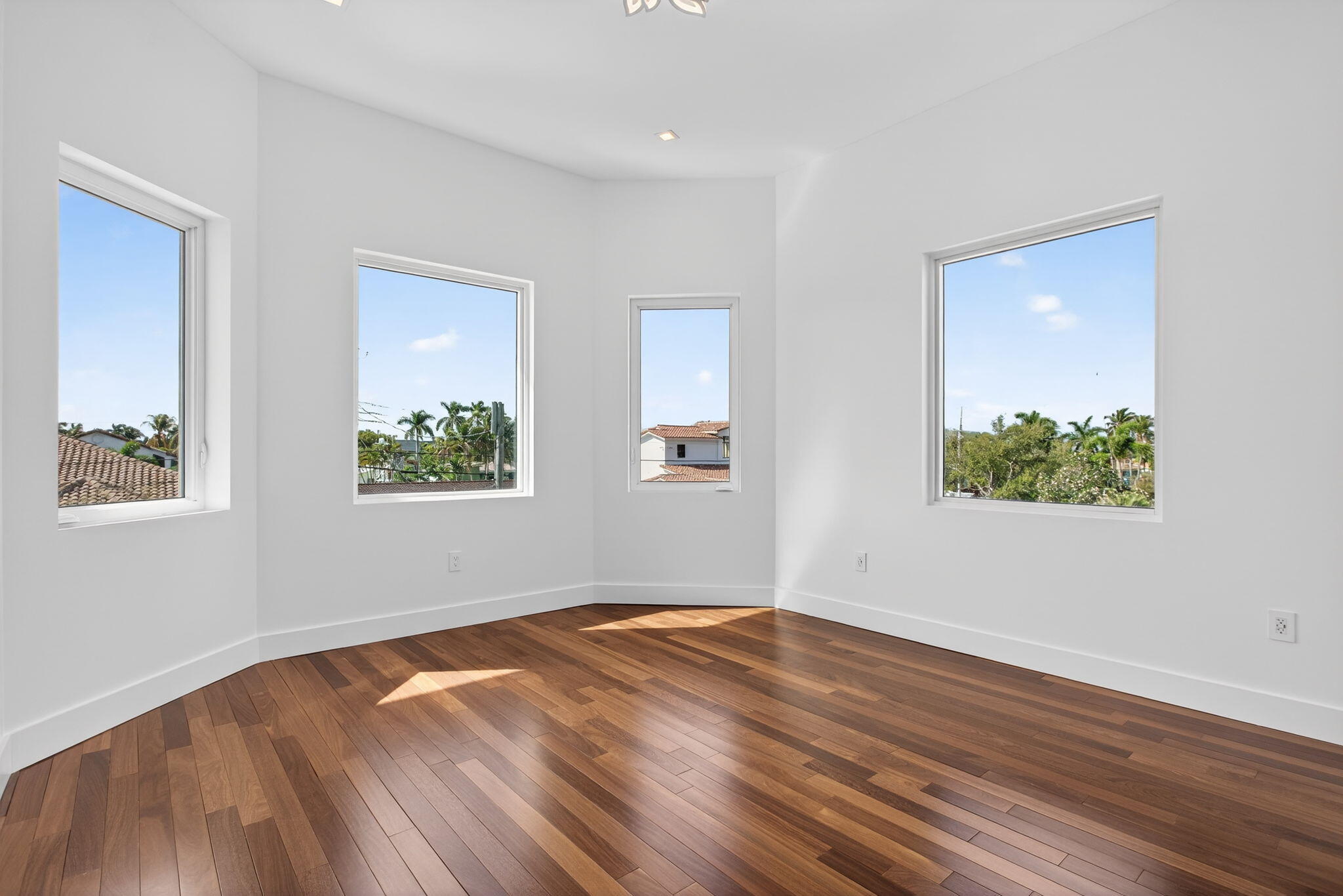 2641 NE 48th Lighthouse Point, FL 33064