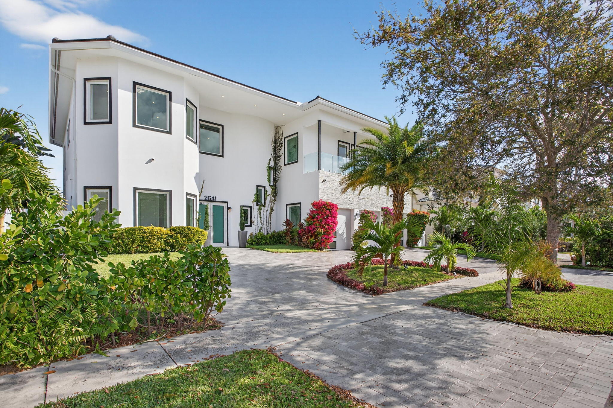 2641 NE 48th Lighthouse Point, FL 33064