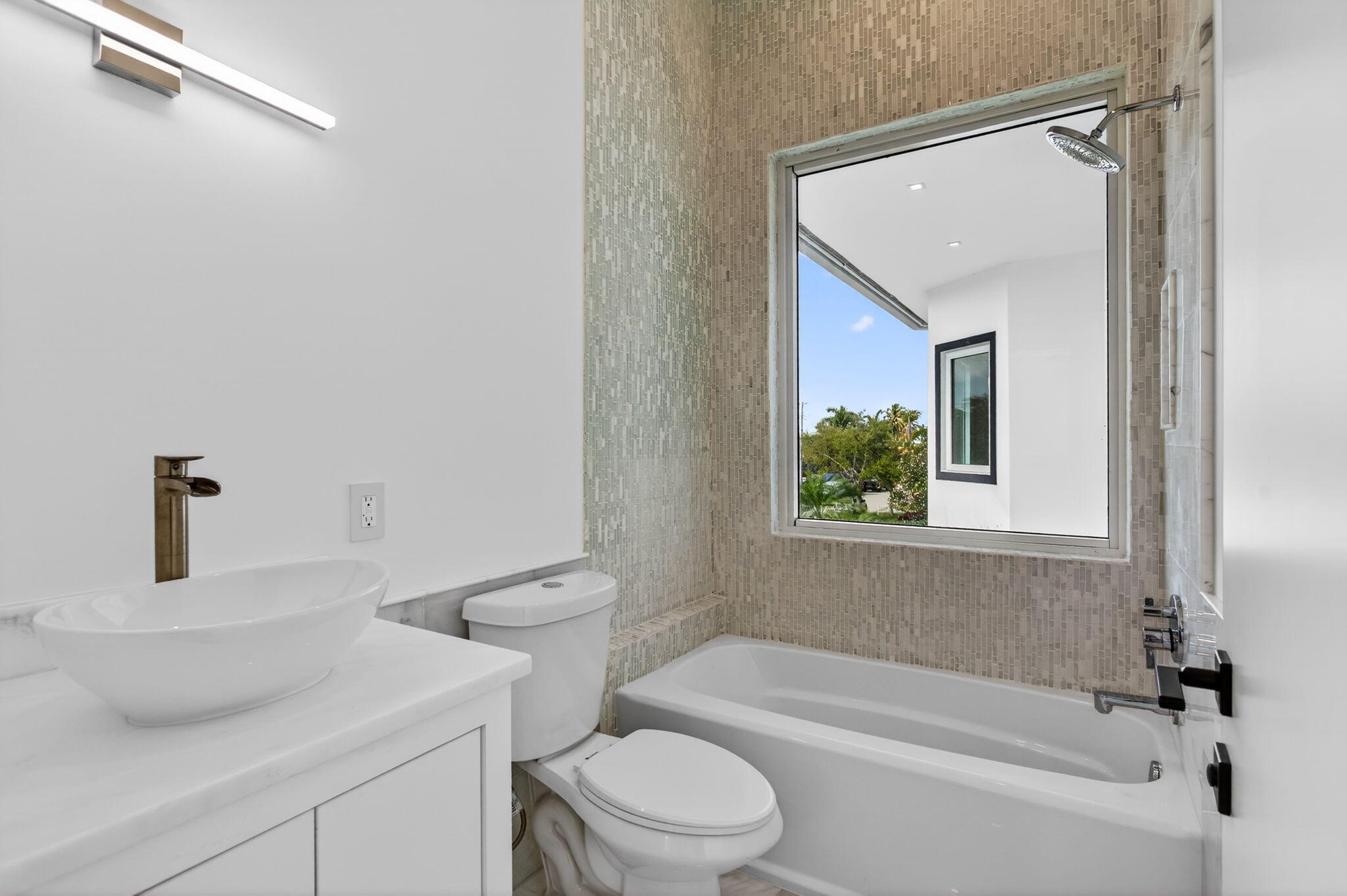 2641 NE 48th Lighthouse Point, FL 33064