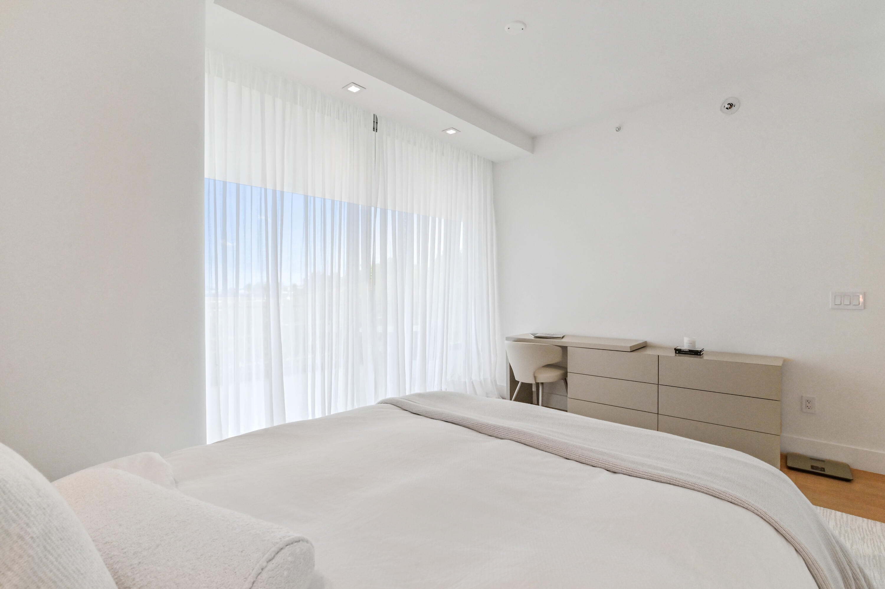 10203 Collins #305 Bal Harbour, FL 33154