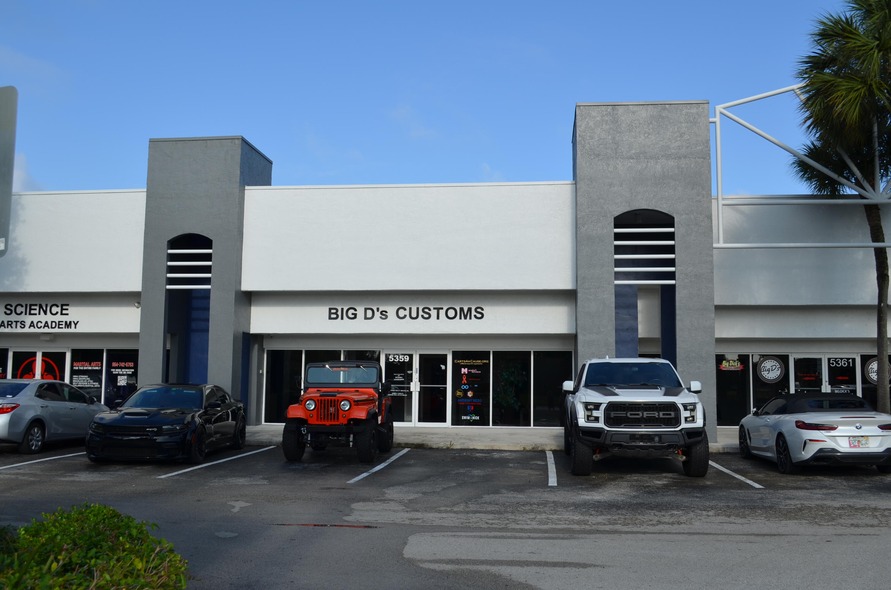 5361 N Nob Hl