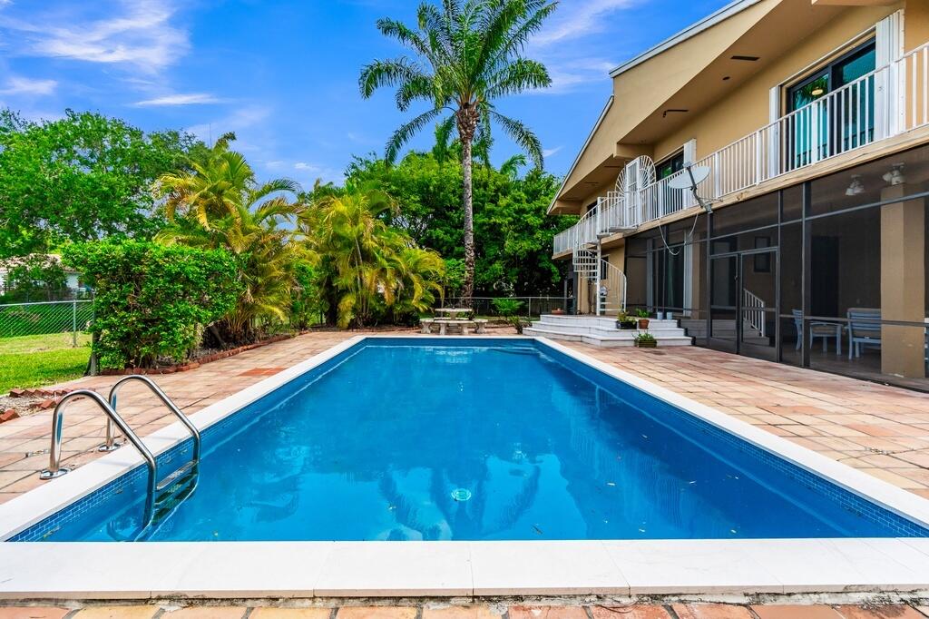 17914 SW 83rd Palmetto Bay, FL 33157