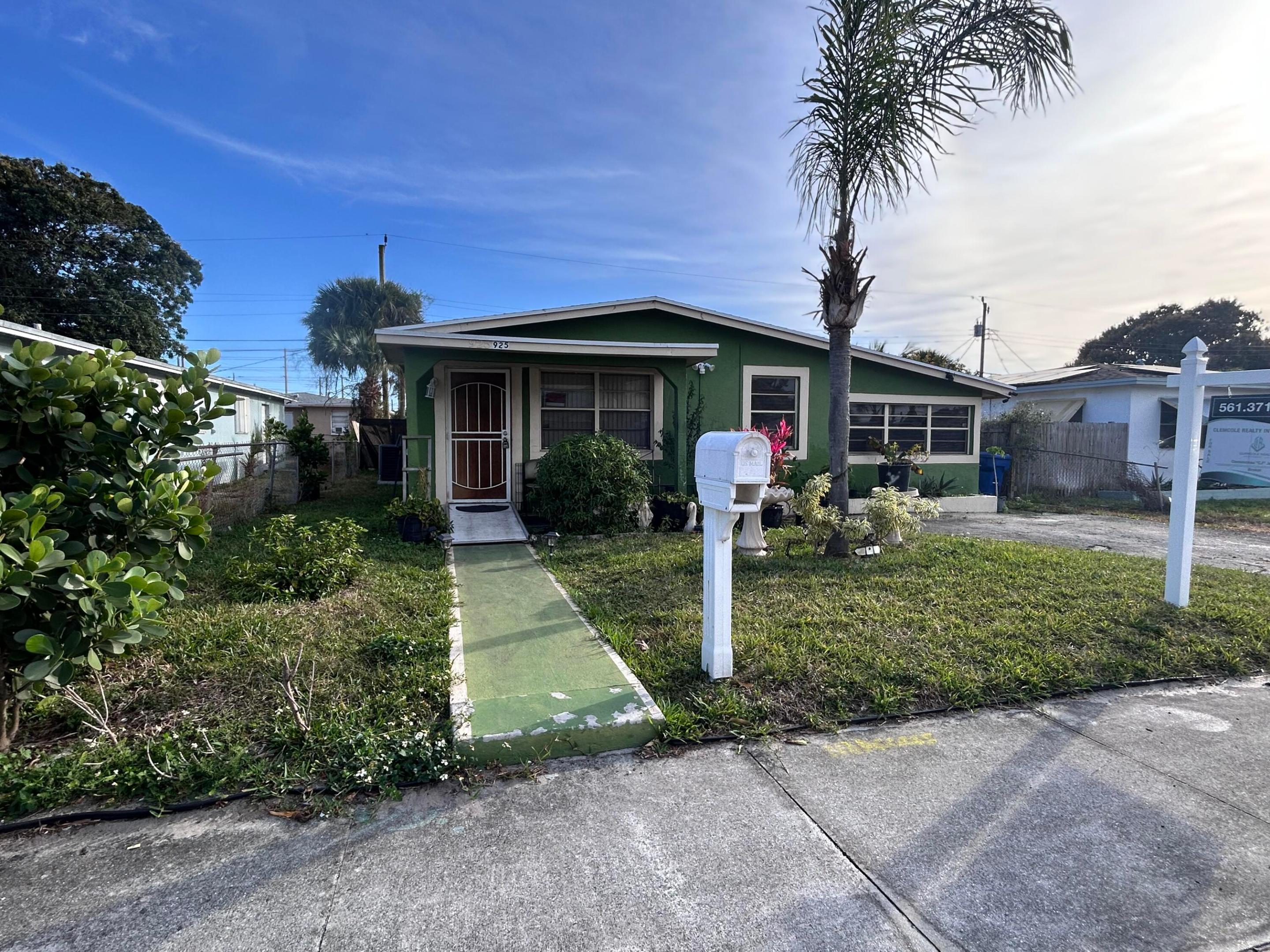 925 W 3rd
