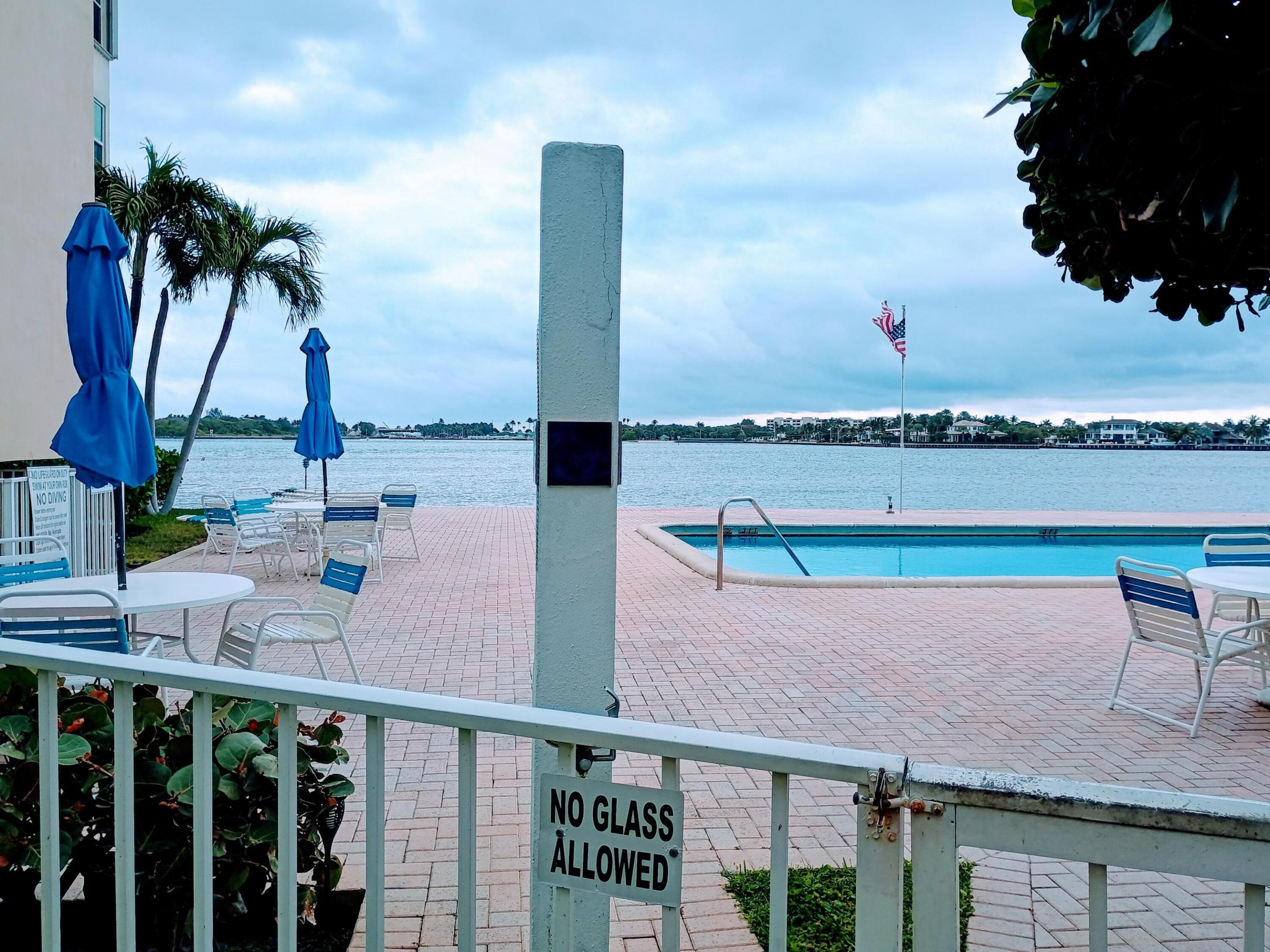 1810 New Palm #215