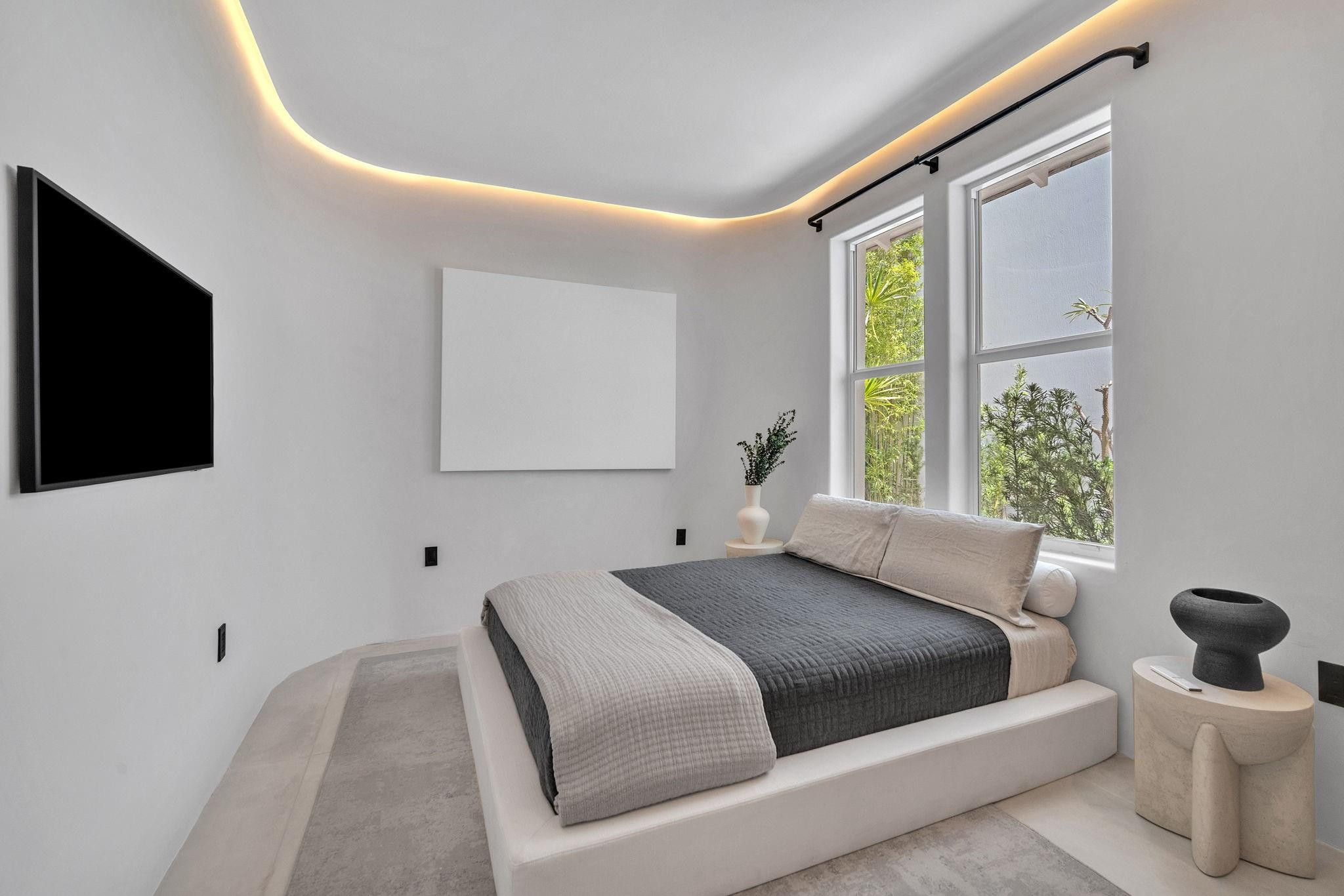 120 NE 25th Miami, FL 33137