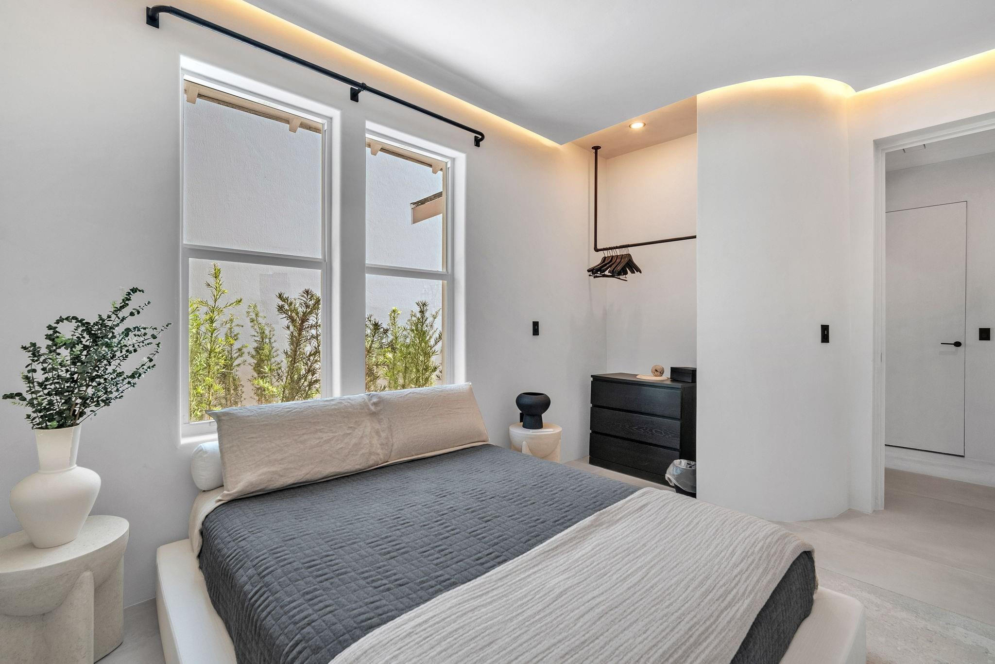 120 NE 25th Miami, FL 33137