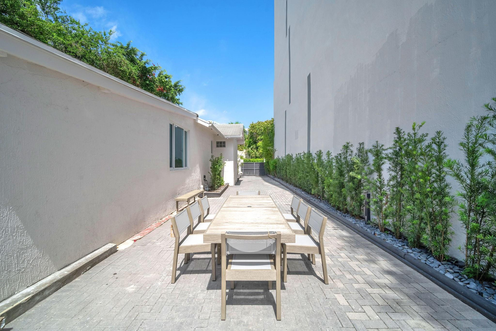 120 NE 25th Miami, FL 33137