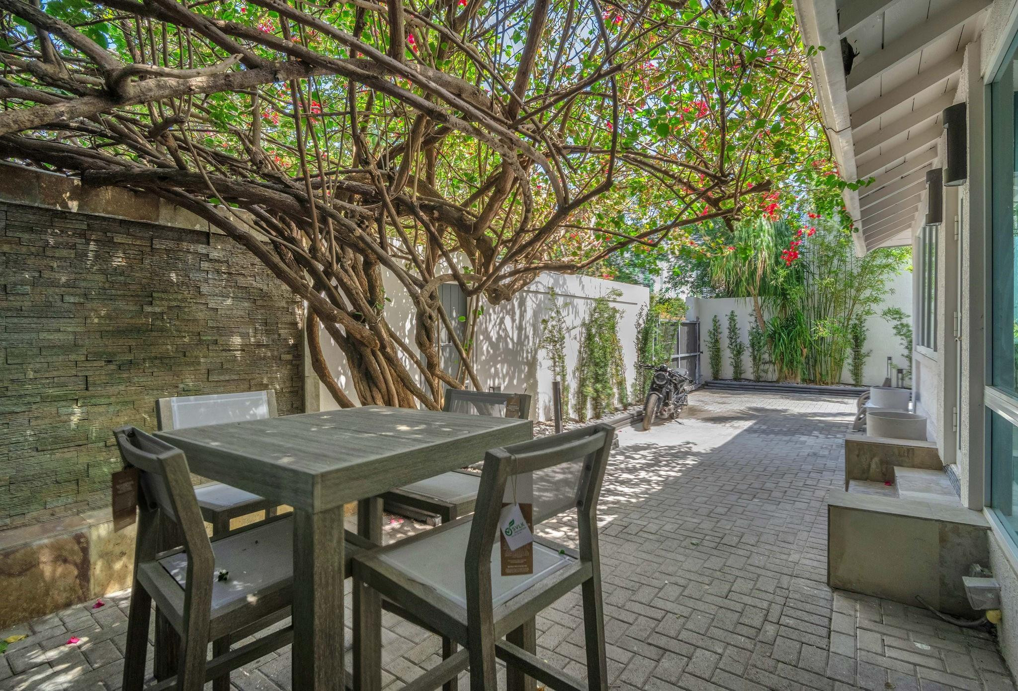 120 NE 25th Miami, FL 33137