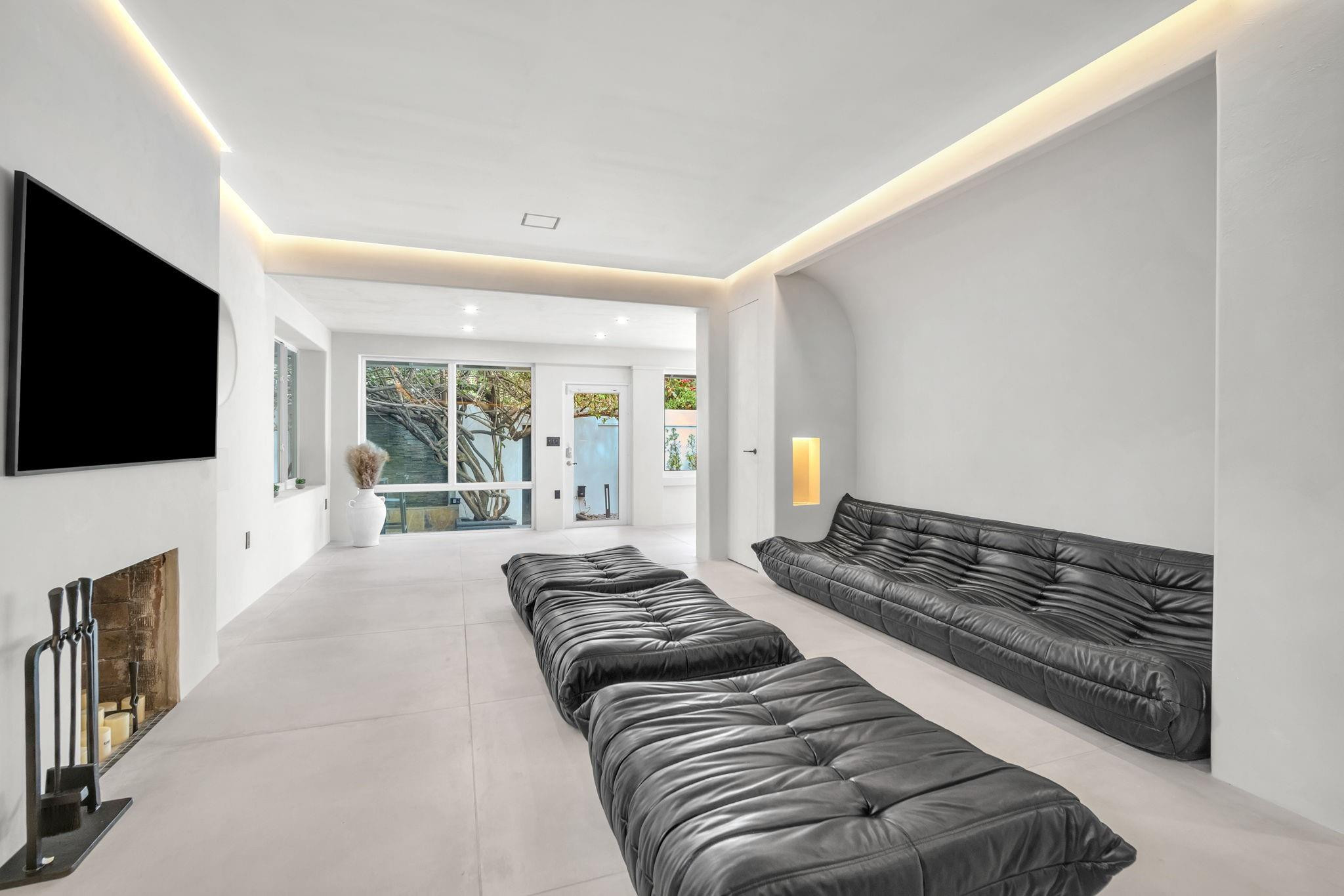 120 NE 25th Miami, FL 33137