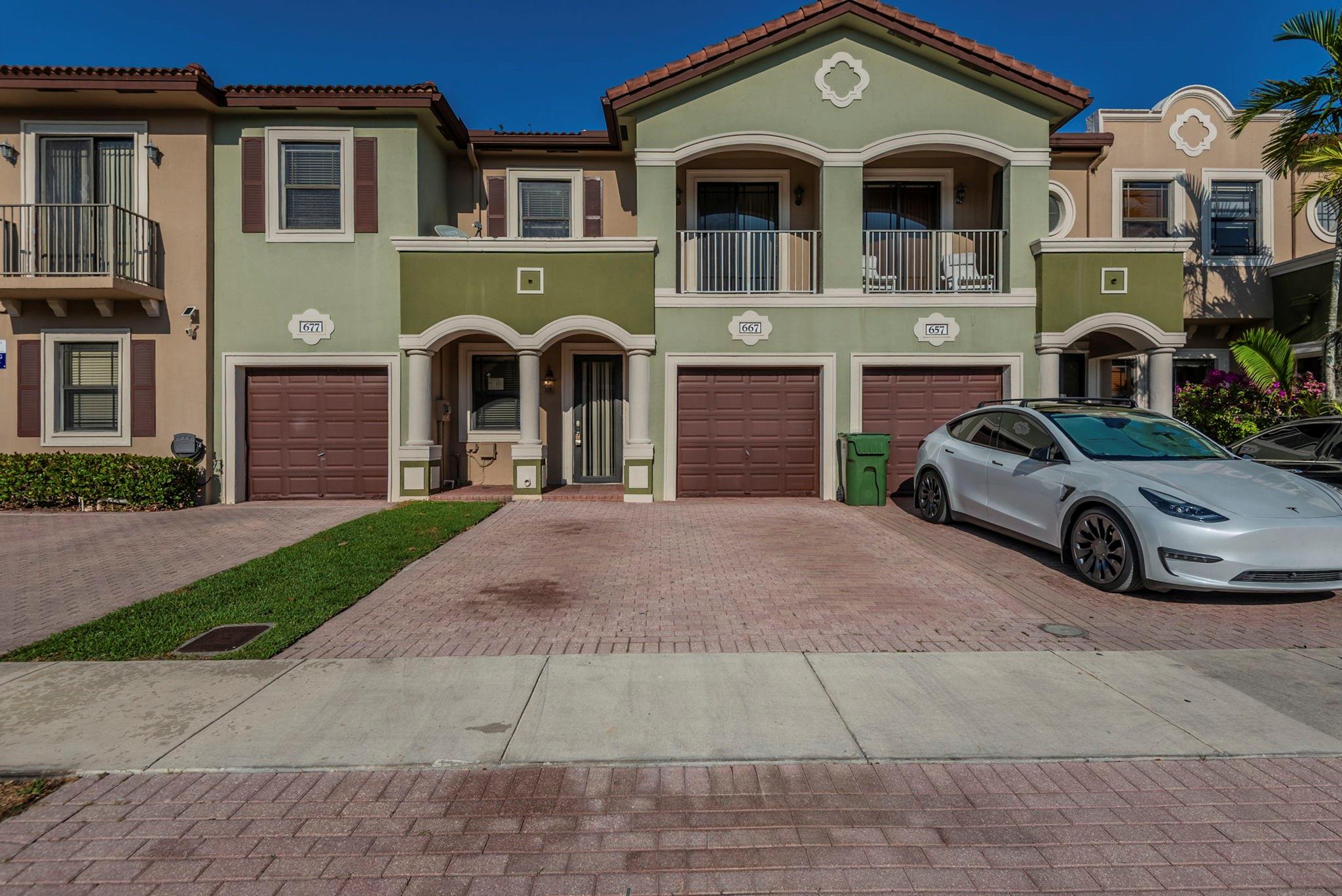667 NE 35th Ave