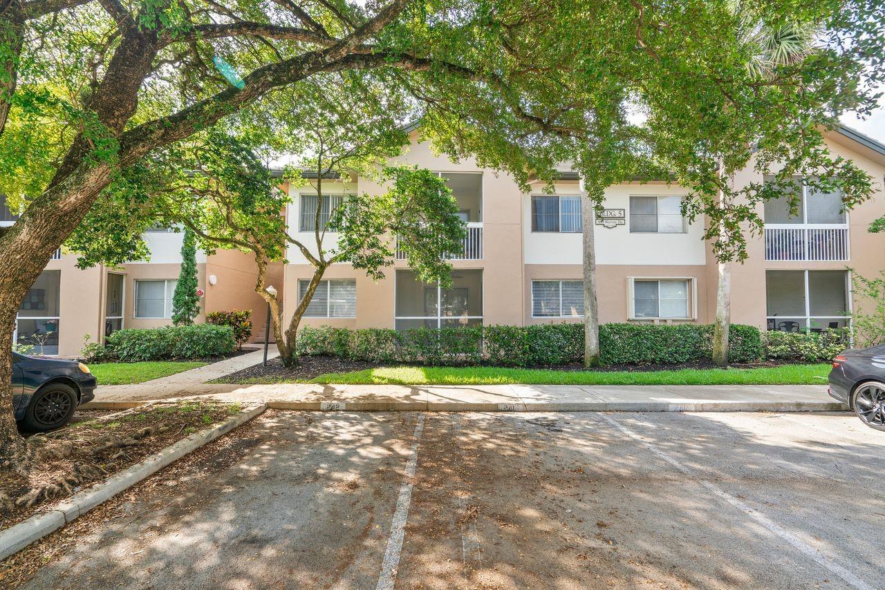 9899 Westview Dr #516