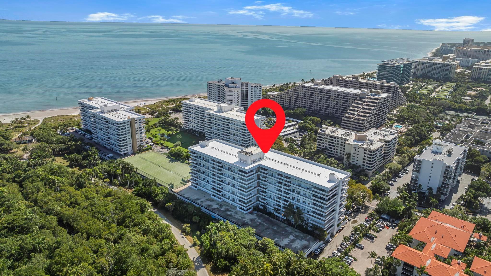 image Commodore Club Condominiu10