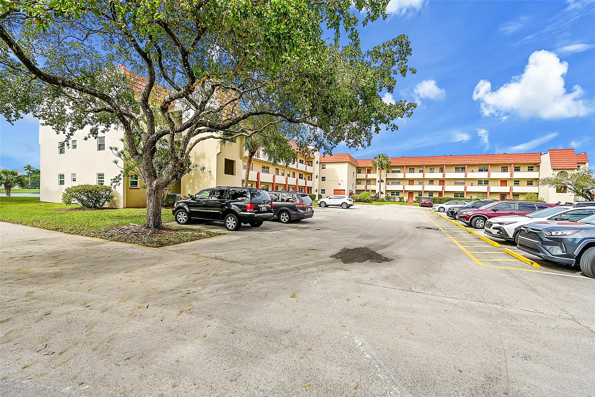 2931 Sunrise Lks Dr #301