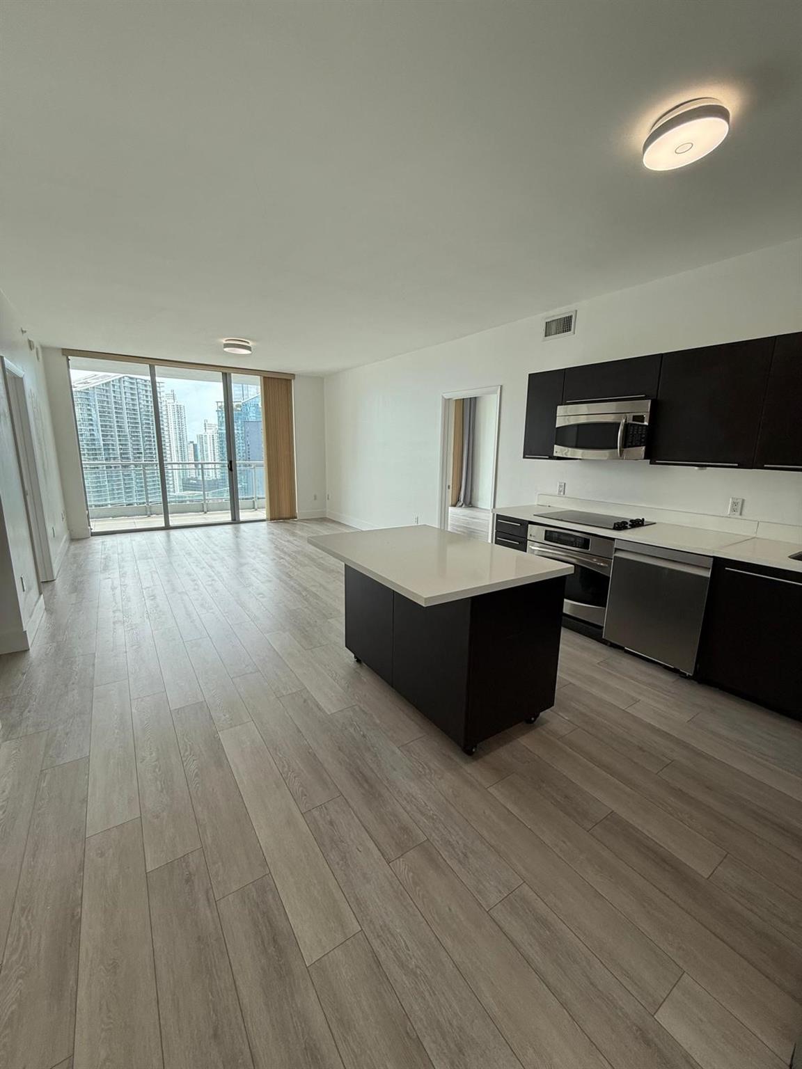 90 SW 3rd St #3912