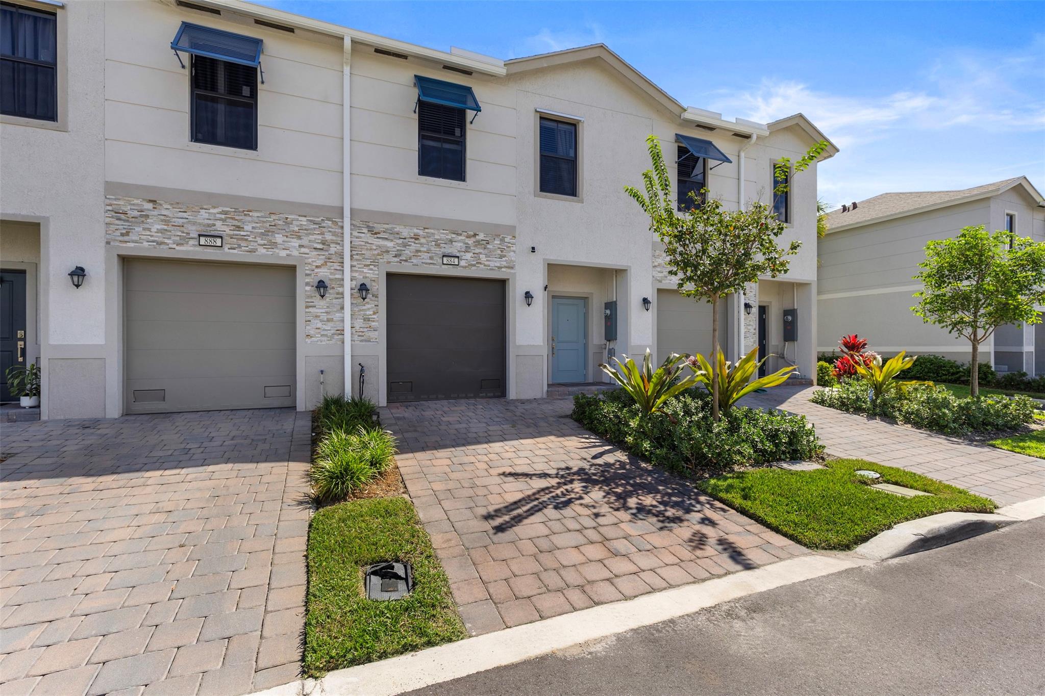 884 NW 3rd Ter
