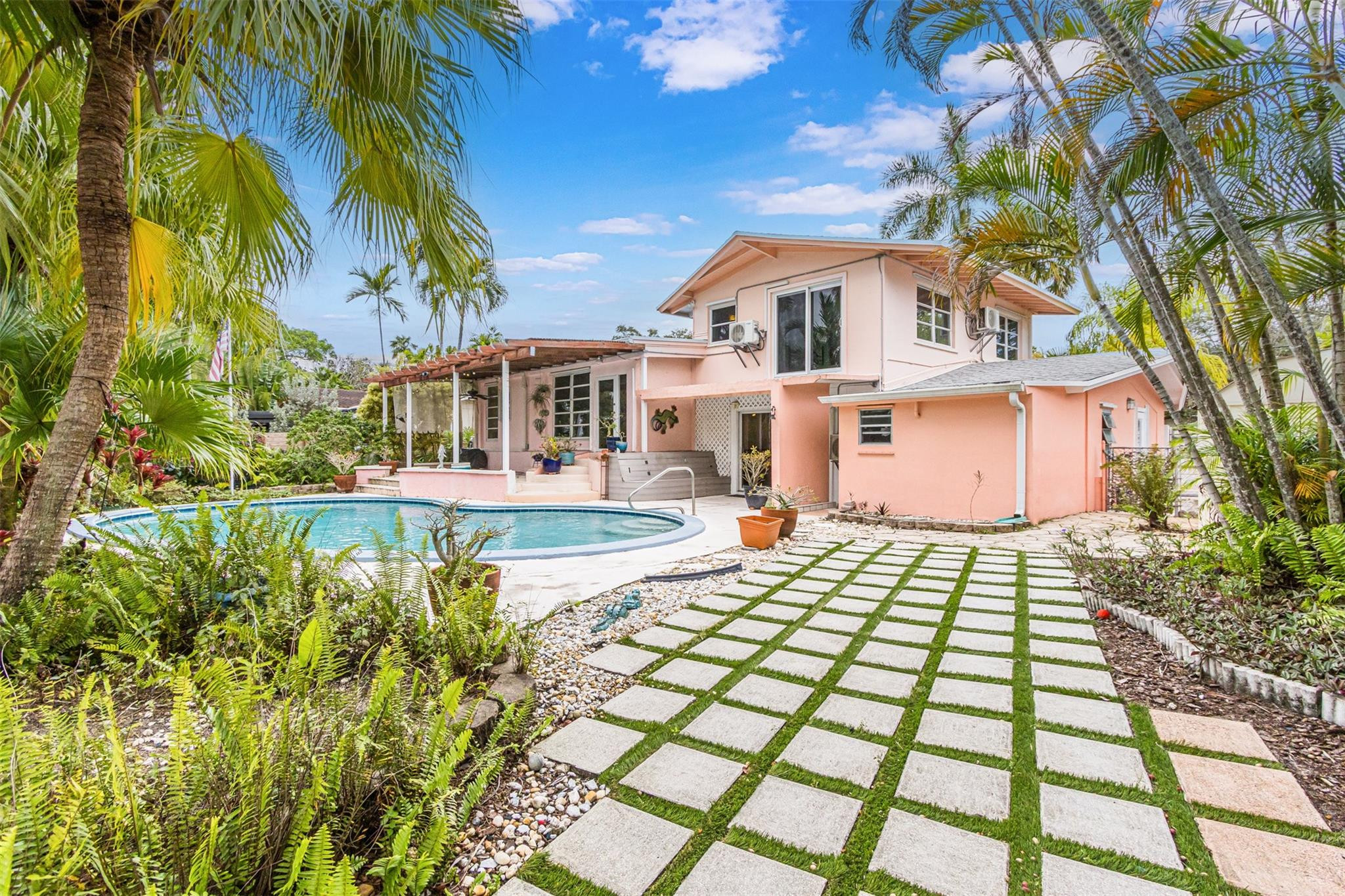 1728 SW 4th Fort Lauderdale, FL 33312