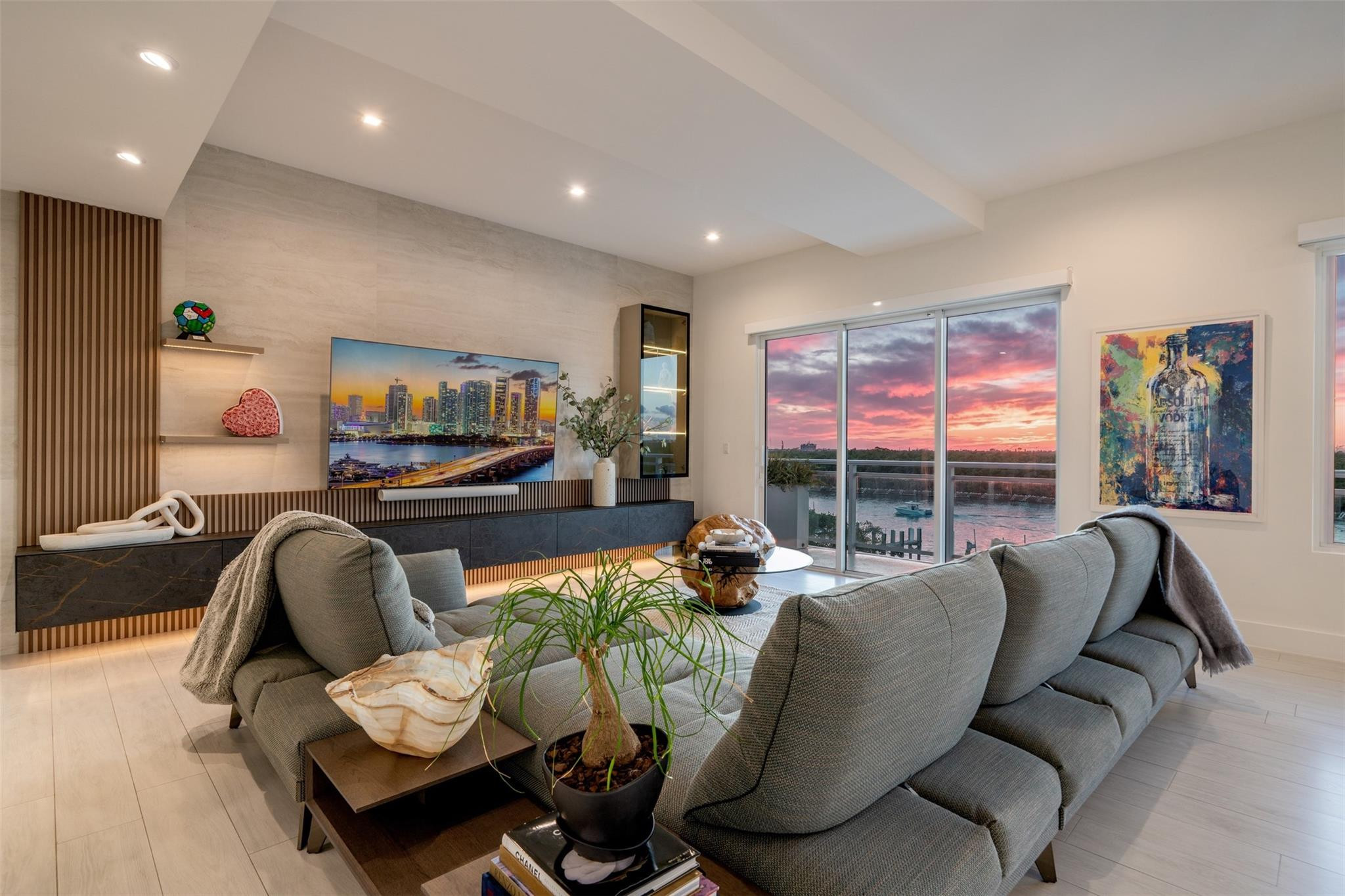 350 Desoto Hollywood, FL 33019