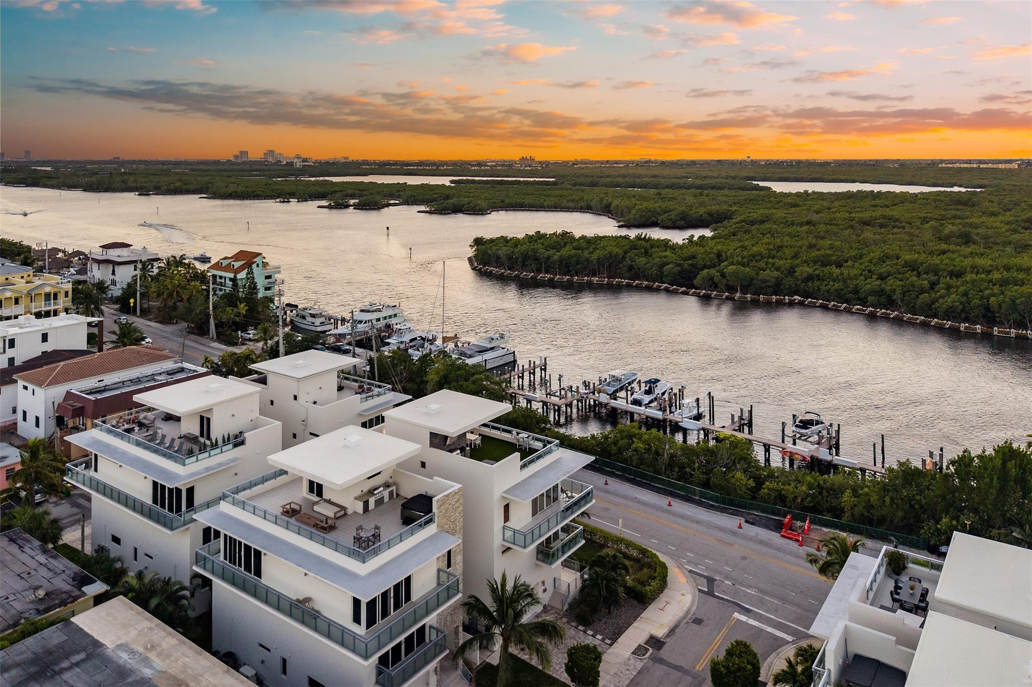 350 Desoto Hollywood, FL 33019