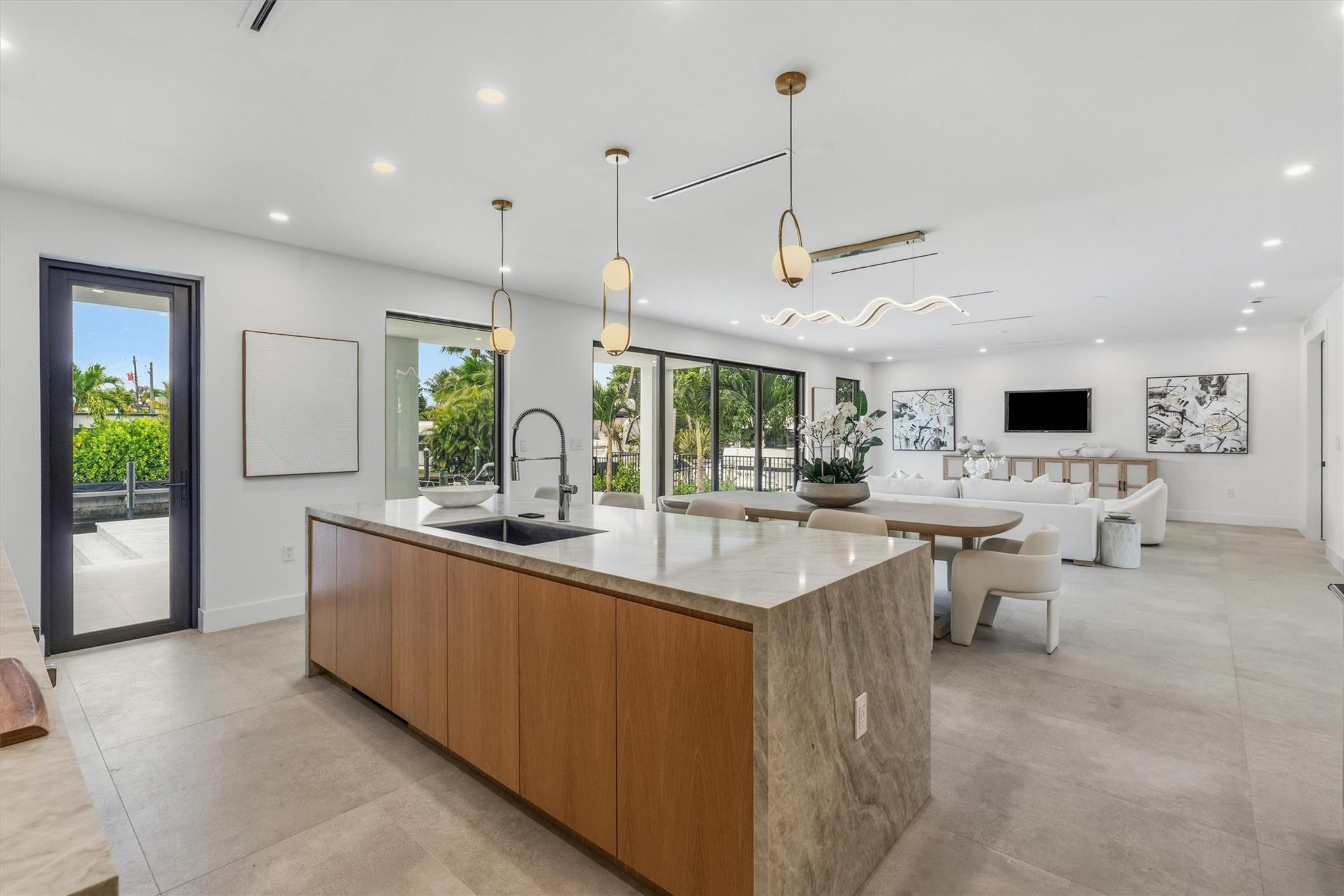 1113 Avocado Fort Lauderdale, FL 33315