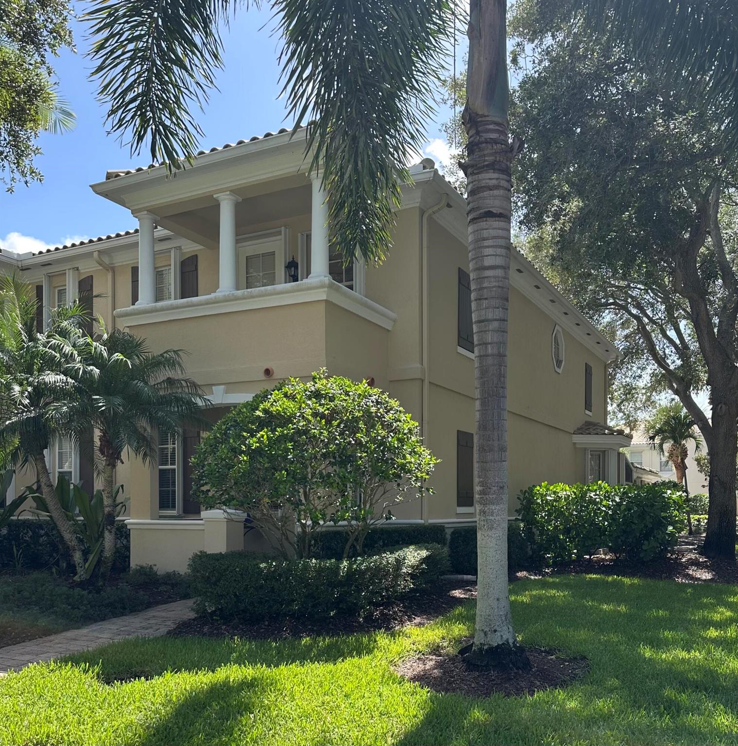 4102 Community Dr
