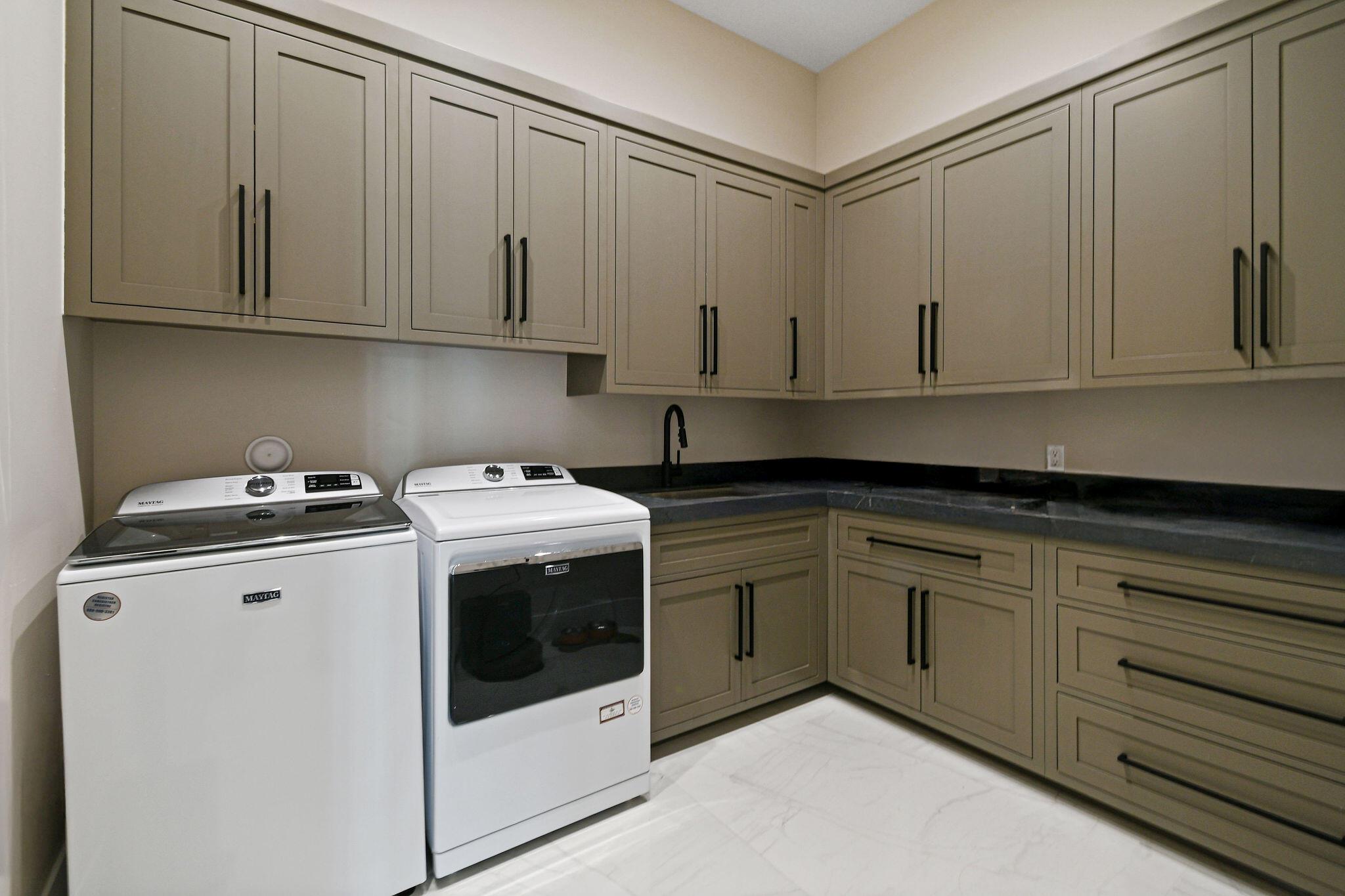 1060 Fairview Ln Singer Island, FL 33404