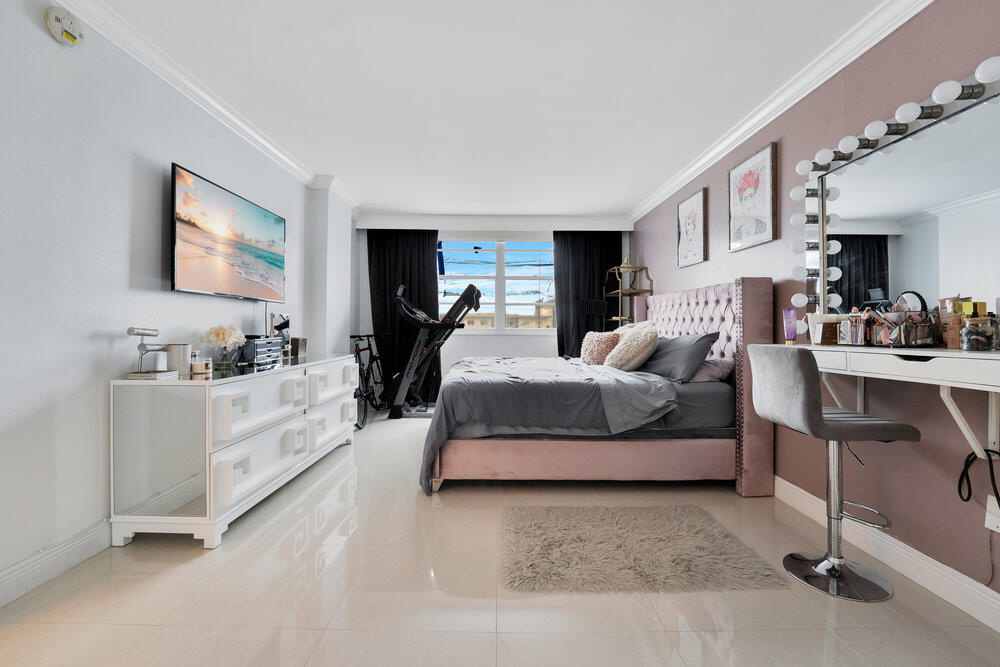 image Arlen House West9