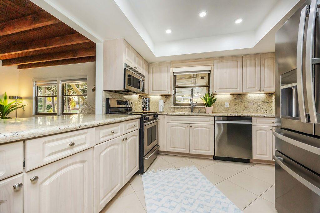 2024 Palmetto Rd West Palm Beach, FL 33406