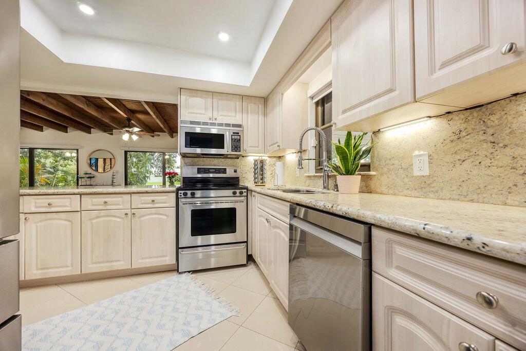 2024 Palmetto Rd West Palm Beach, FL 33406