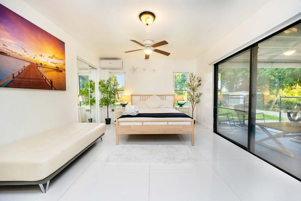 2024 Palmetto Rd West Palm Beach, FL 33406