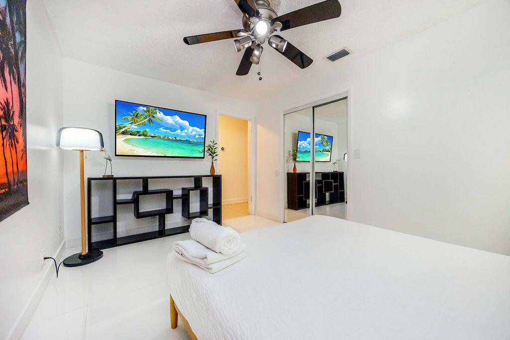 2024 Palmetto Rd West Palm Beach, FL 33406