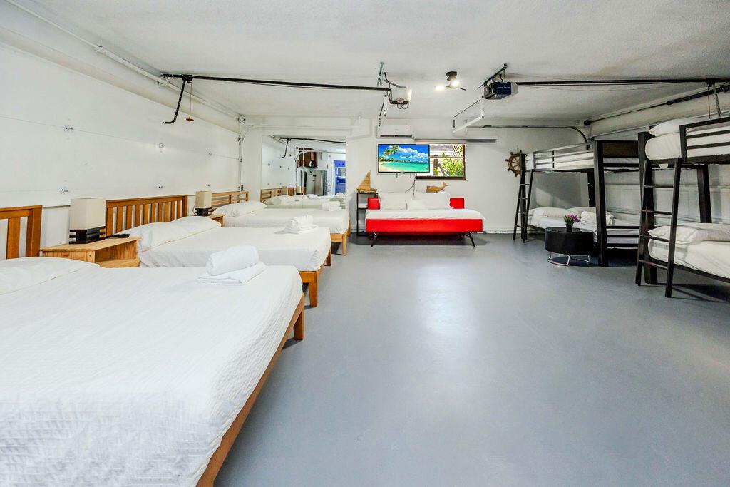 2024 Palmetto Rd West Palm Beach, FL 33406