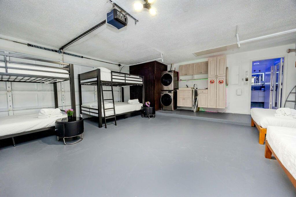 2024 Palmetto Rd West Palm Beach, FL 33406