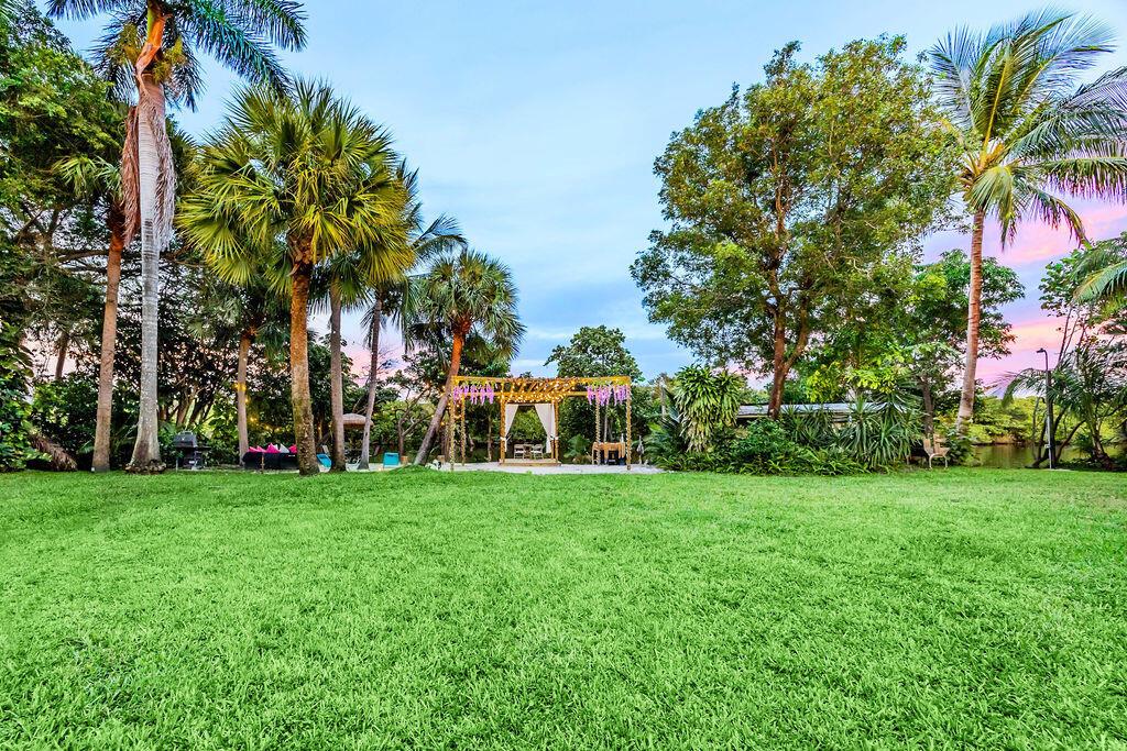 2024 Palmetto Rd West Palm Beach, FL 33406