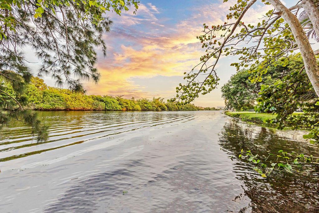 2024 Palmetto Rd West Palm Beach, FL 33406