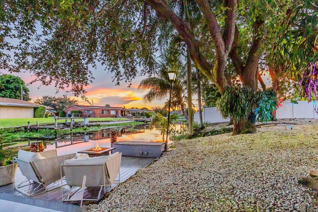 2024 Palmetto Rd West Palm Beach, FL 33406