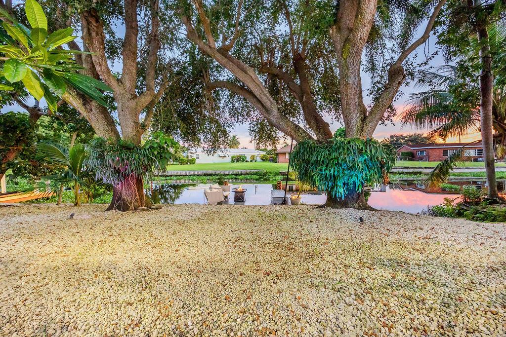 2024 Palmetto Rd West Palm Beach, FL 33406