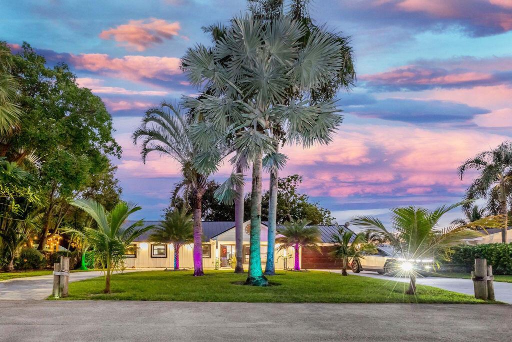 2024 Palmetto Rd West Palm Beach, FL 33406