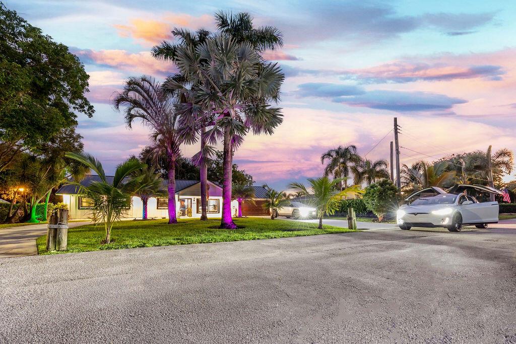 2024 Palmetto Rd West Palm Beach, FL 33406