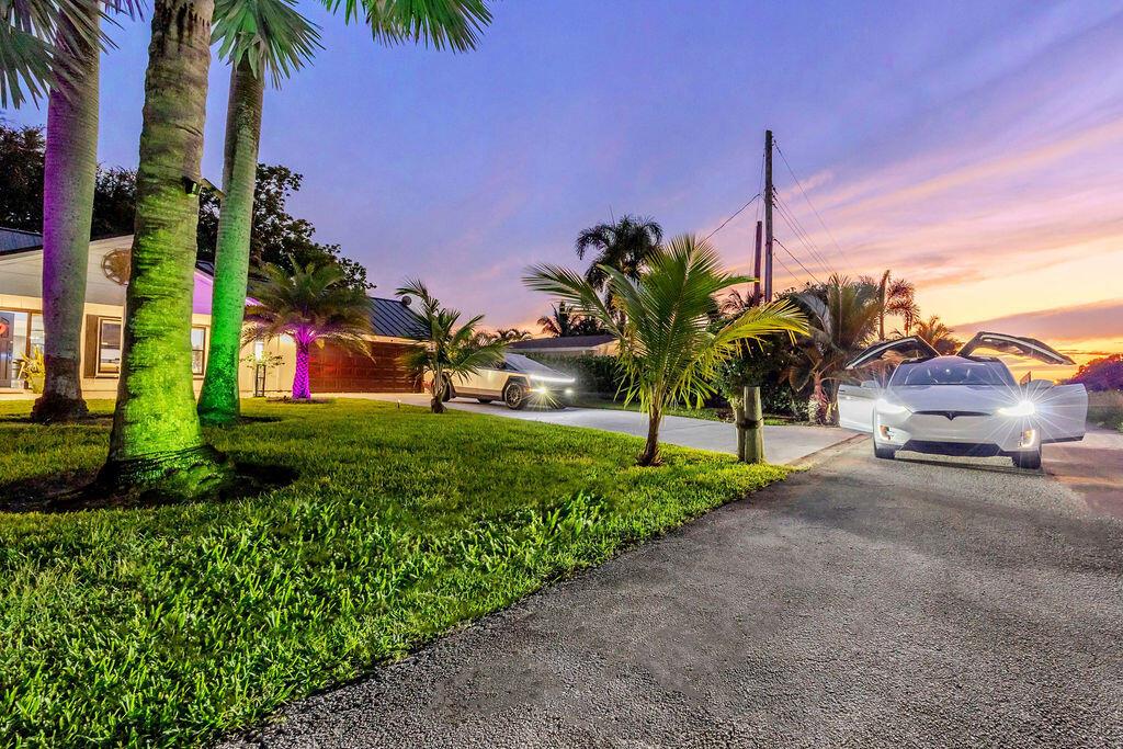 2024 Palmetto Rd West Palm Beach, FL 33406