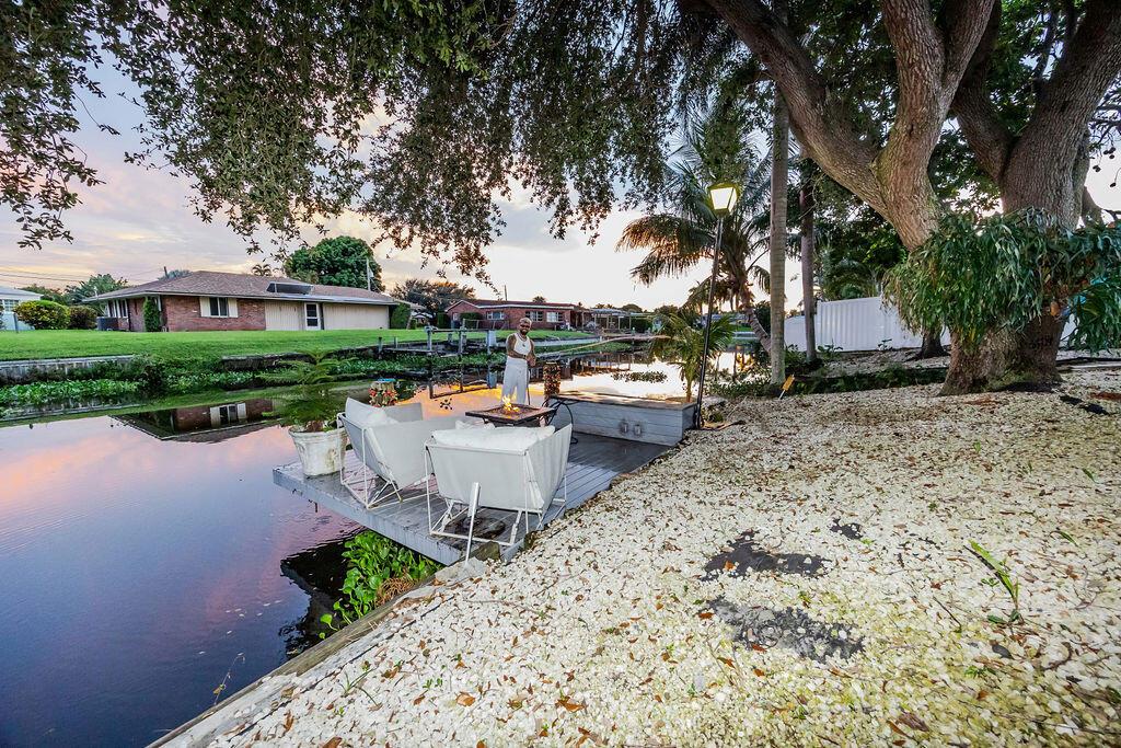 2024 Palmetto Rd West Palm Beach, FL 33406