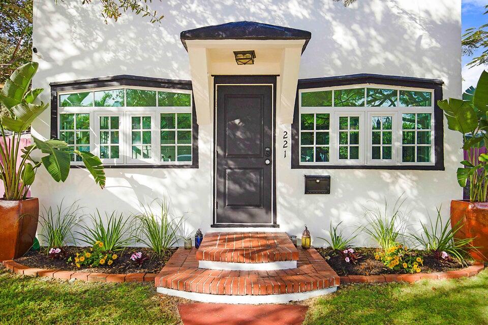 221 N Ocean Breeze