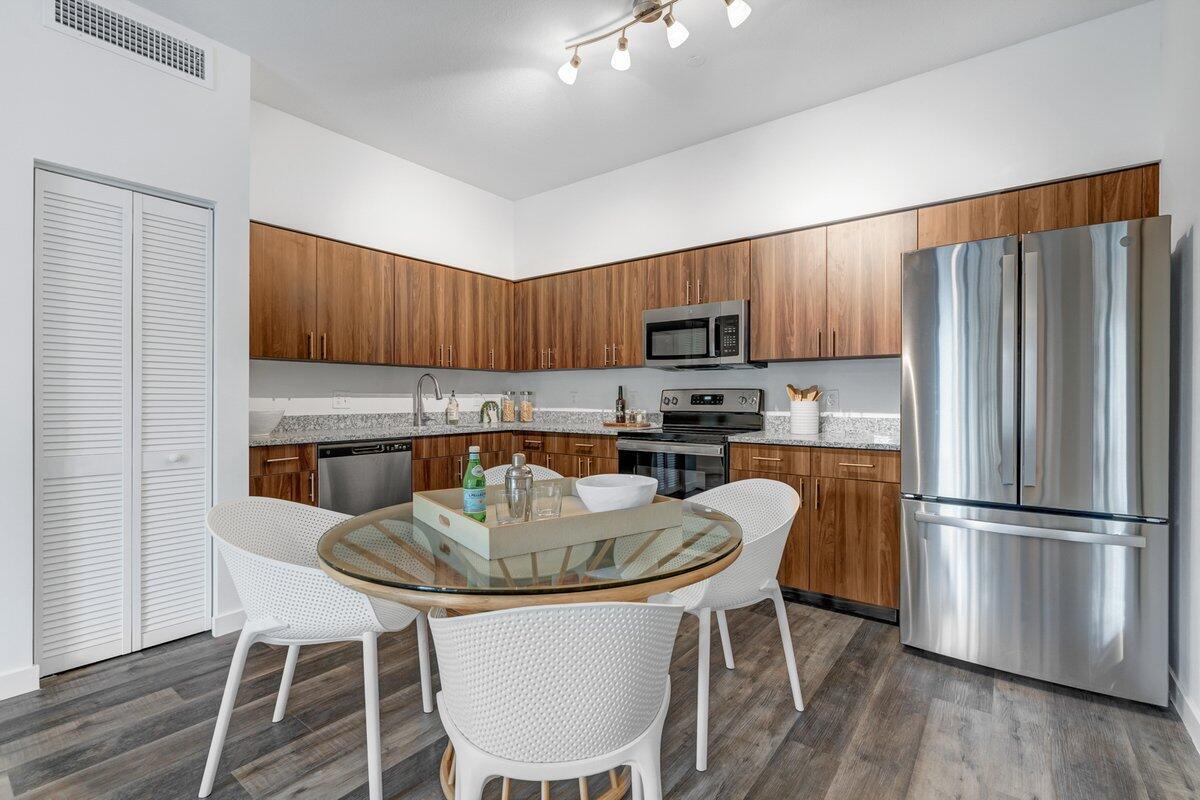 4250 Lakewood Rd #101