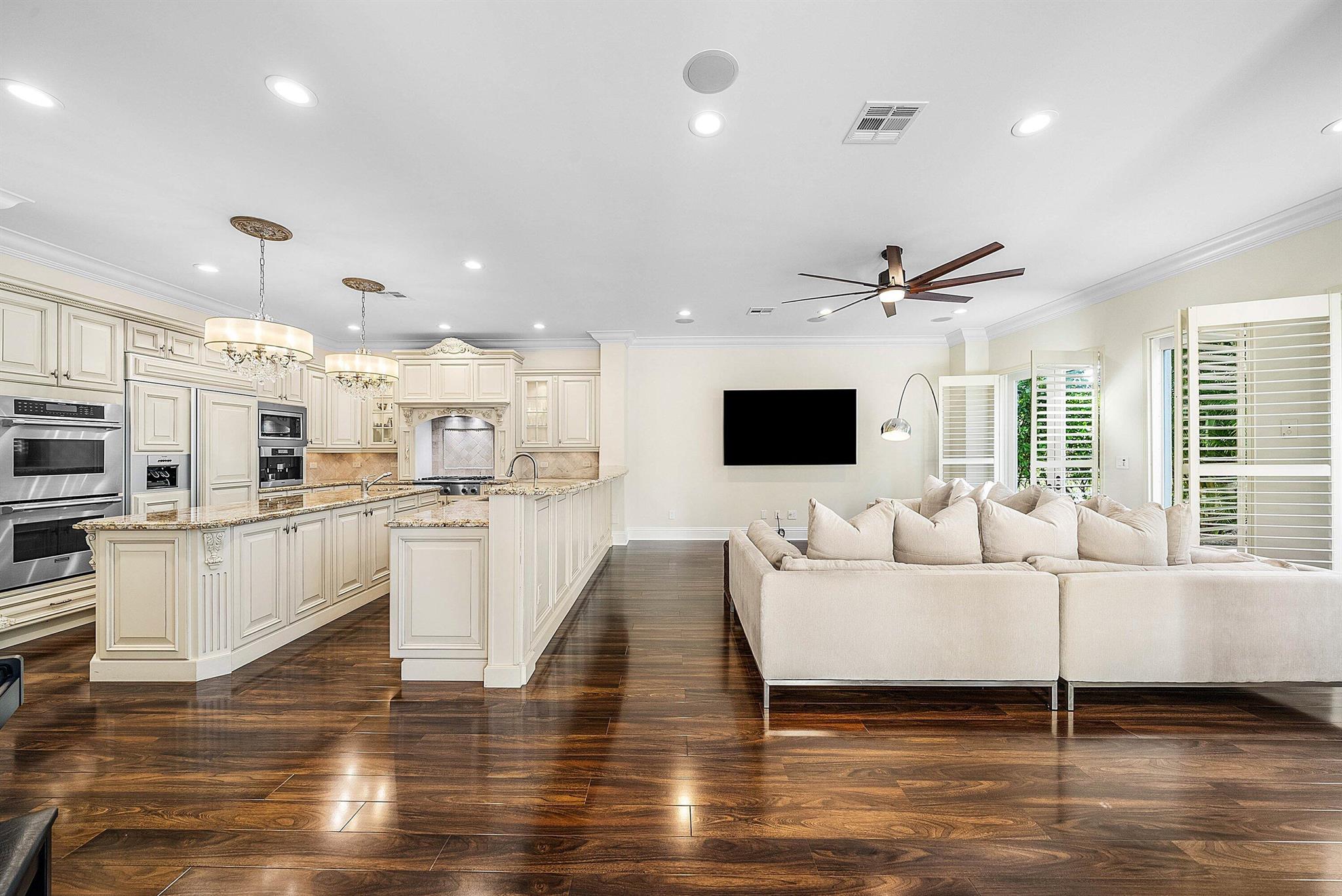 398 NE 7th St Boca Raton, FL 33432