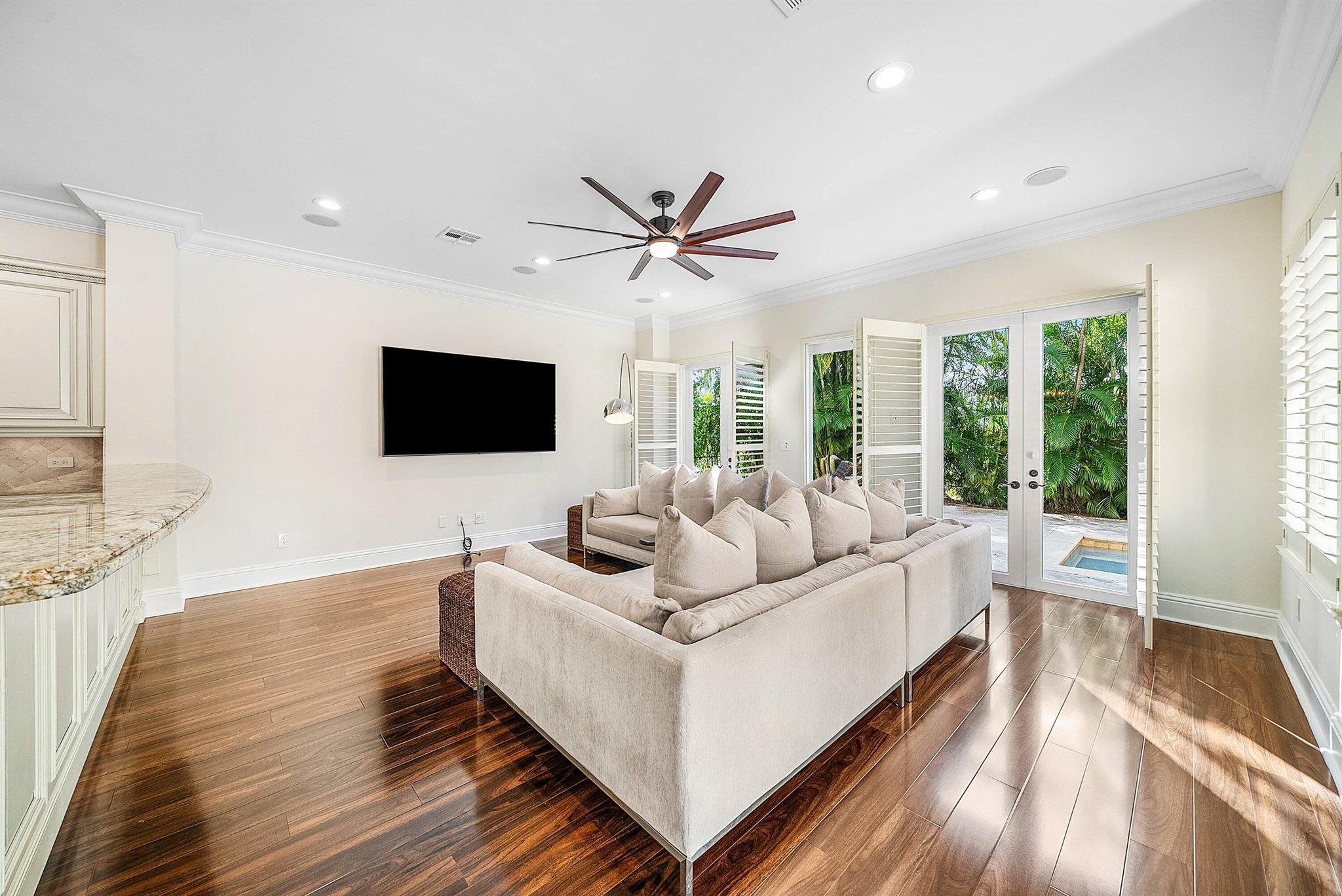 398 NE 7th St Boca Raton, FL 33432