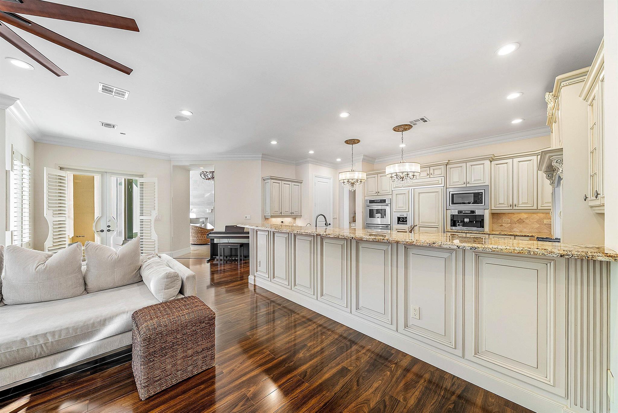 398 NE 7th St Boca Raton, FL 33432